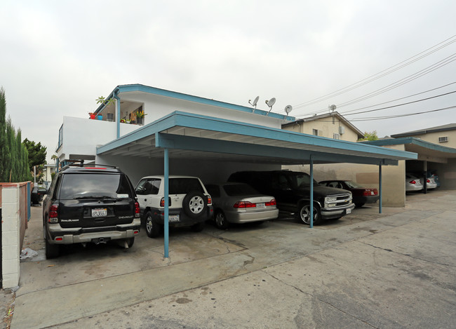 7328 Newlin Ave in Whittier, CA - Foto de edificio - Building Photo