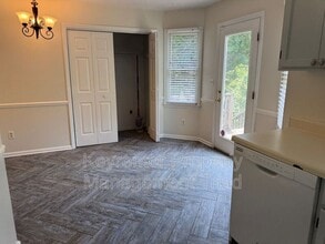 1520 Kenwalt Dr in Clemmons, NC - Building Photo - Building Photo