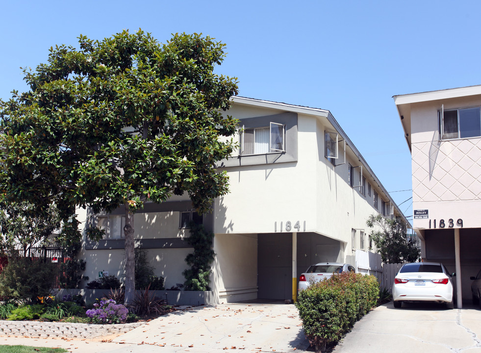 11841 Goshen Ave in Los Angeles, CA - Building Photo