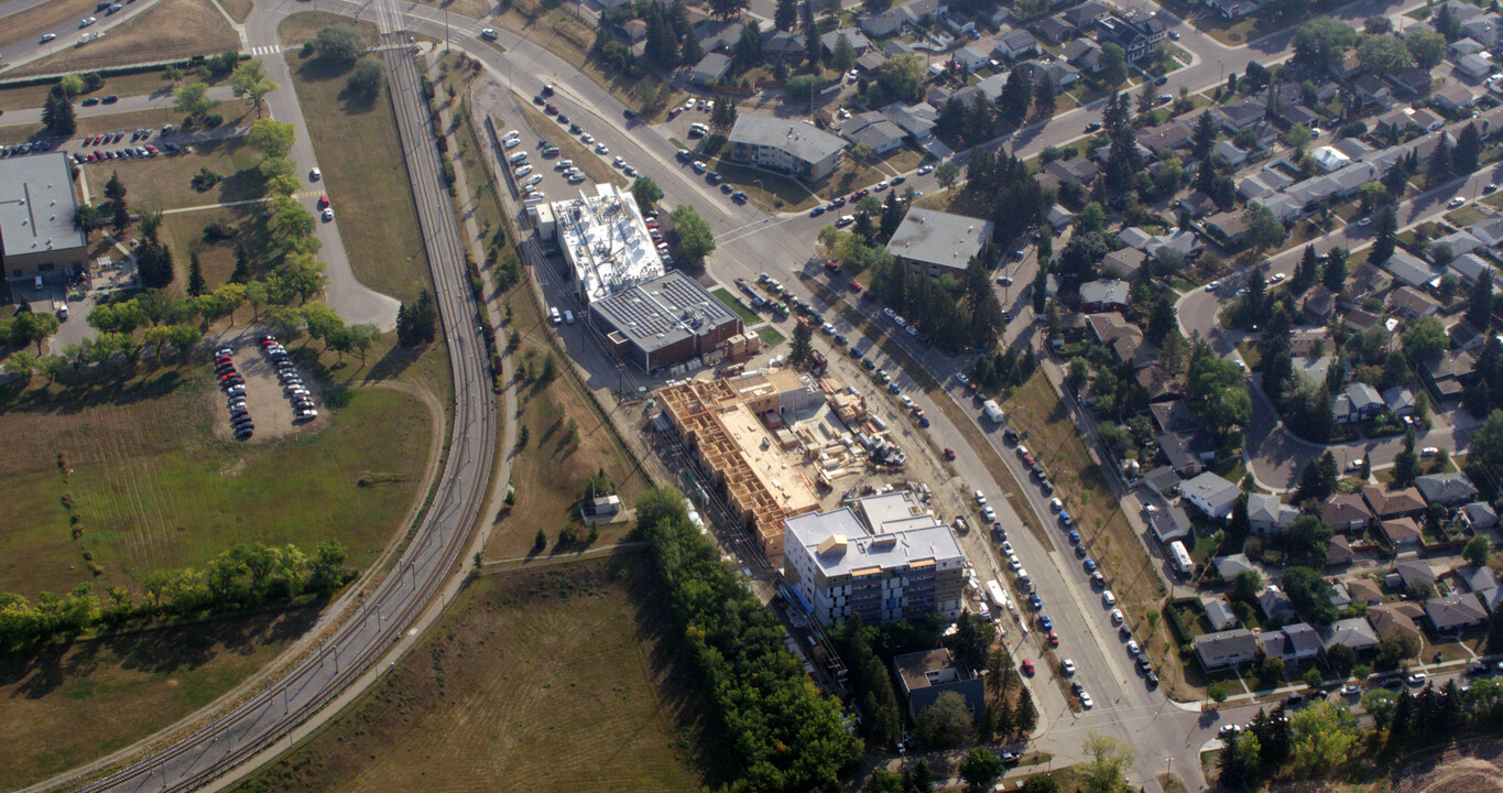 Lendrum in Edmonton, AB - Building Photo