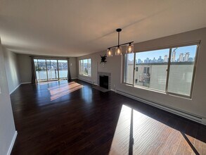 1250 Taylor Ave N in Seattle, WA - Building Photo - Building Photo