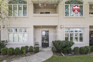 566 Josephine St in Denver, CO - Building Photo