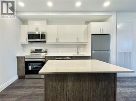 1333 Weber St E in Kitchener, ON - Building Photo