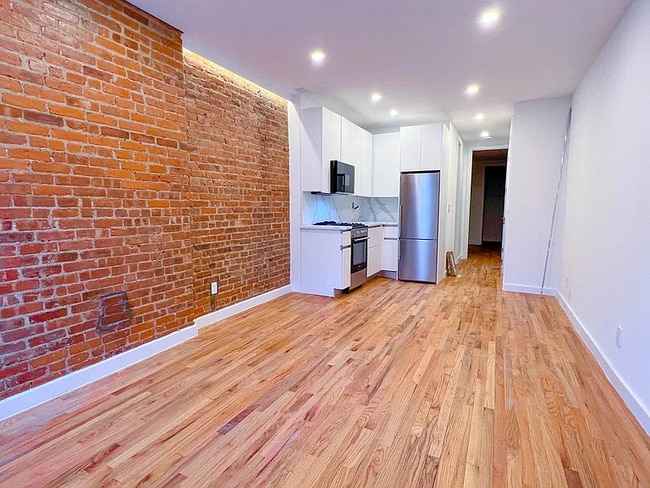 829 9th Ave, Unit #2R in New York, NY - Building Photo - Building Photo