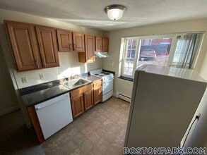 4 Brattle Dr, Unit 3 in Arlington, MA - Building Photo - Building Photo