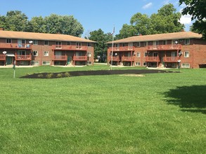 River Landing Apartments in Muncie, IN - Foto de edificio - Building Photo