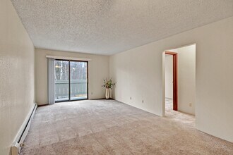 Park Plaza in Anchorage, AK - Building Photo - Building Photo