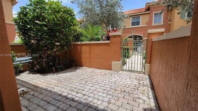 5010 S Harbor Isles Dr in Fort Lauderdale, FL - Building Photo - Building Photo