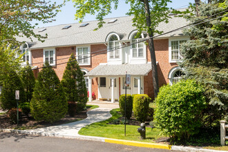 Village West Square in Staten Island, NY - Building Photo - Building Photo