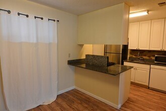 10 Shrewsbury Green Dr-Unit -C in Shrewsbury, MA - Building Photo - Building Photo