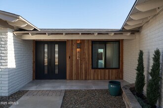 2439 E Lincoln Cir in Phoenix, AZ - Building Photo - Building Photo