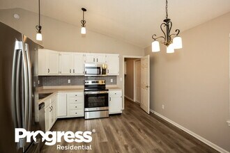 8438 Kousa Dr in Indianapolis, IN - Foto de edificio - Building Photo