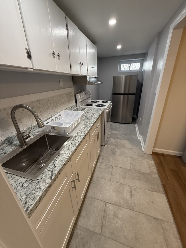 18 Porter Rd in West Orange, NJ - Building Photo - Building Photo