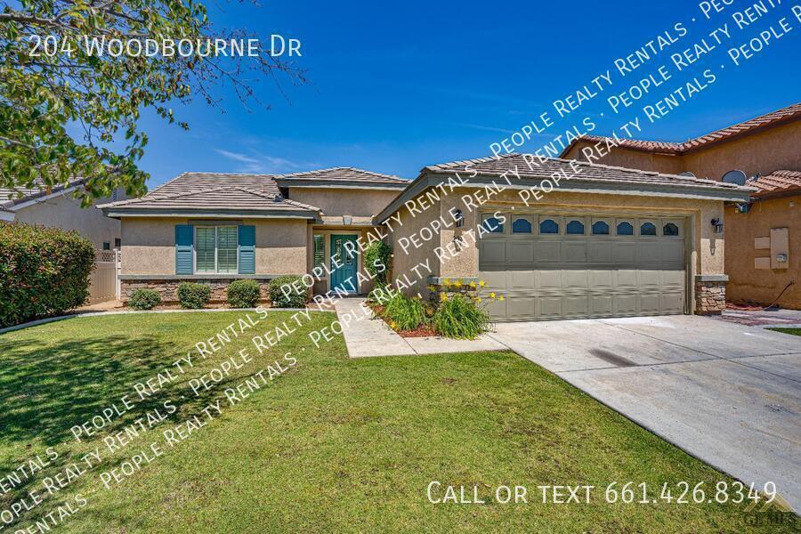 204 Woodbourne Dr in Bakersfield, CA - Building Photo