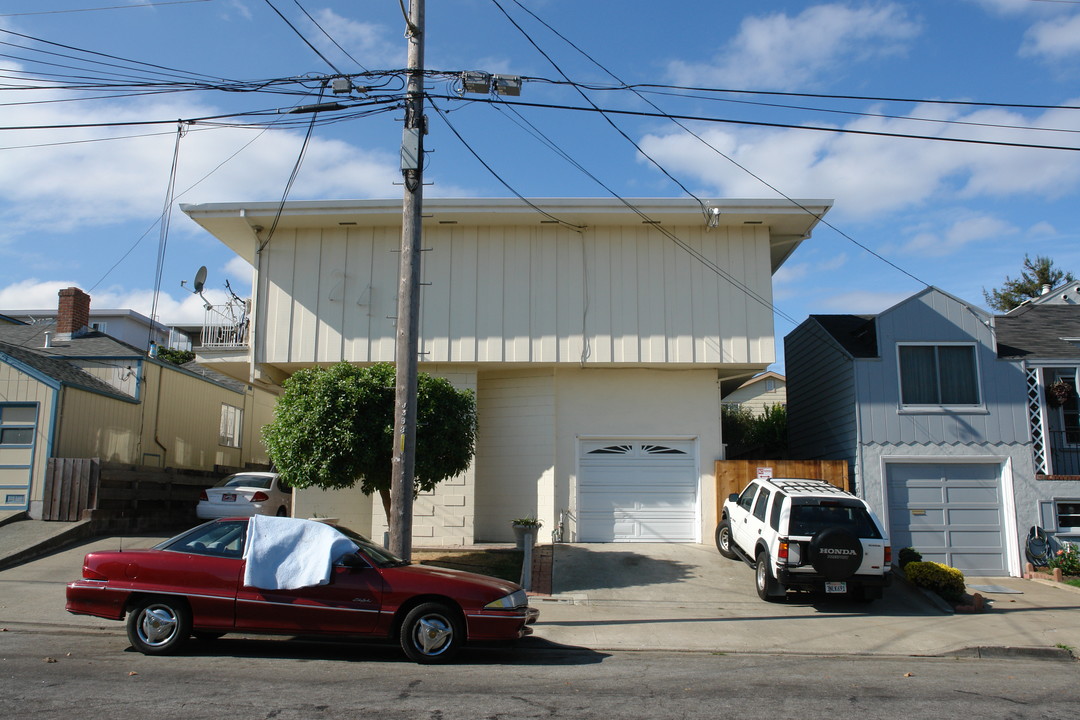 241 San Anselmo Ave N in San Bruno, CA - Building Photo