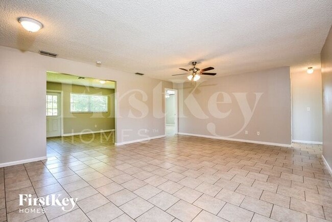 656 Canal Dr in North Fort Myers, FL - Building Photo - Building Photo