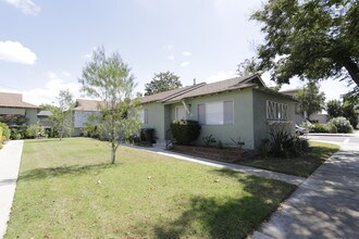 2047 W Juno Pl in Anaheim, CA - Foto de edificio - Building Photo