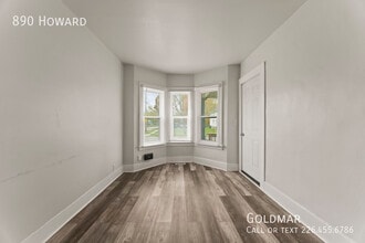 Bright Upper Unit in Central Location in Windsor, ON - Building Photo - Building Photo