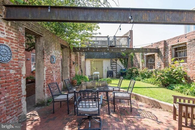 property at 212 Carpenter St