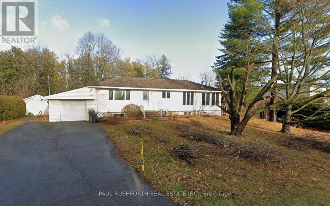 29 Savage Dr in Ottawa, ON - Building Photo