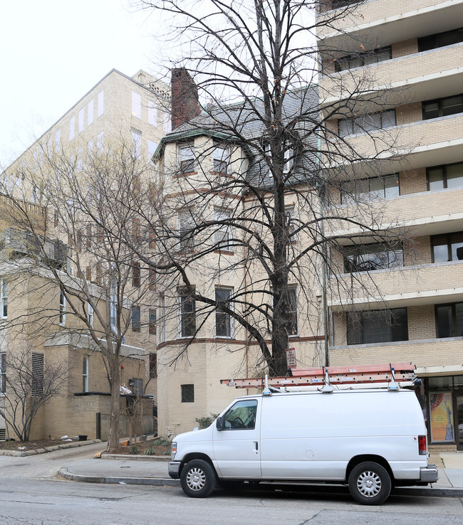 1331 18th St NW in Washington, DC - Foto de edificio - Building Photo