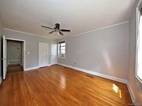 325 Larchmont Acres in Larchmont, NY - Building Photo - Building Photo