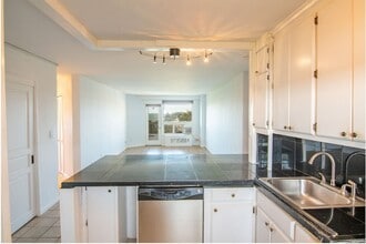 91 Strawberry Hill Ave, Unit 1035 in Stamford, CT - Building Photo - Building Photo