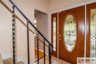 2 Chesterfield Way in Sayreville, NJ - Building Photo - Building Photo