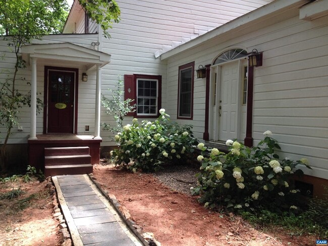 954 Old Lynchburg Rd in Charlottesville, VA - Building Photo - Building Photo