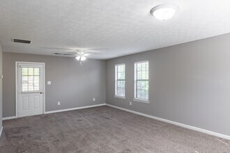 Mews Apartments in Loganville, GA - Foto de edificio - Interior Photo