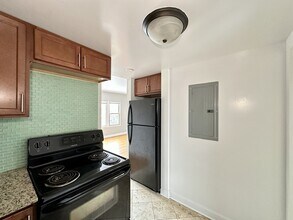 7628 N Milwaukee Ave, Unit A3 in Niles, IL - Building Photo - Building Photo