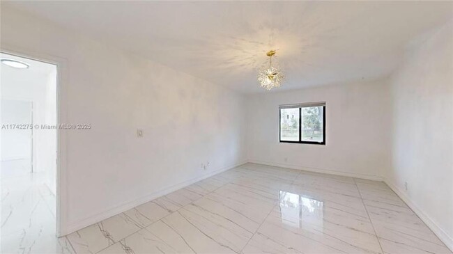 220 SW 8th Ave in Hallandale, FL - Building Photo - Building Photo