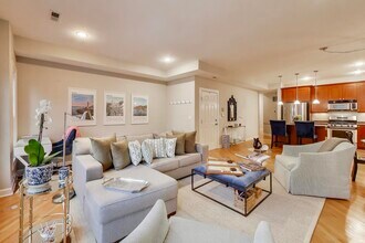 1529 N Mohawk St in Chicago, IL - Building Photo - Building Photo