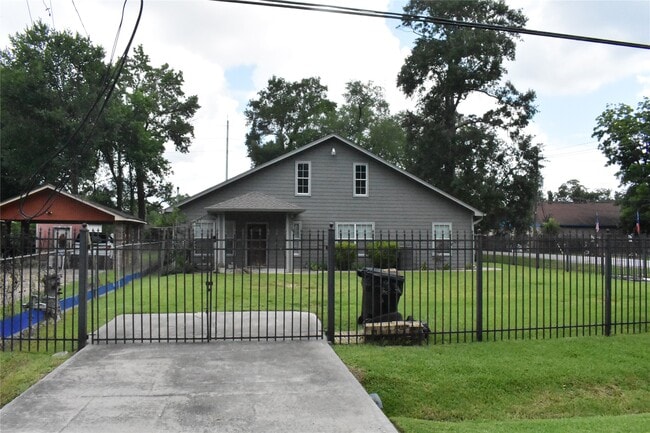 property at 8535 Parkette Dr
