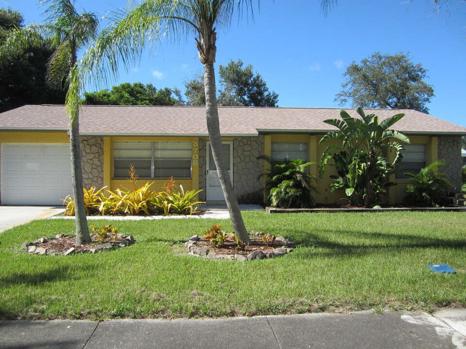 3708 N Sherwood Cir in Cocoa, FL - Foto de edificio