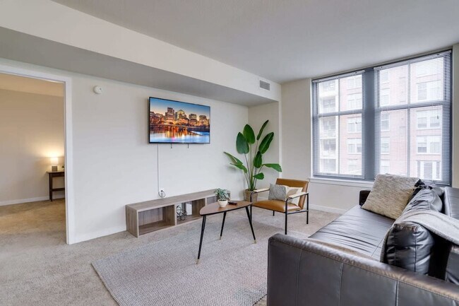 550 14th Rd S in Arlington, VA - Foto de edificio - Building Photo
