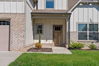 573 Bowden Dr in Clarksville, TN - Building Photo - Building Photo