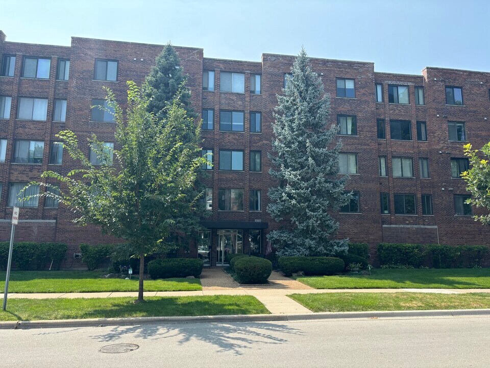 110 S Dunton Ave in Arlington Heights, IL - Building Photo