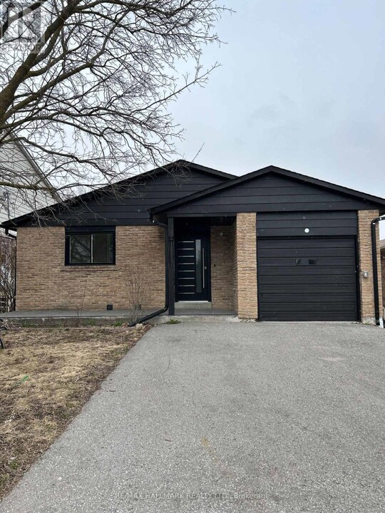 189 Lloyd Ave in Newmarket, ON - Building Photo