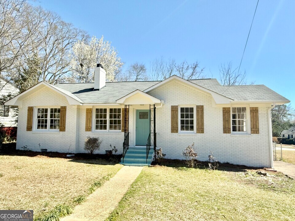 214 Beechwood Cir in Lagrange, GA - Foto de edificio