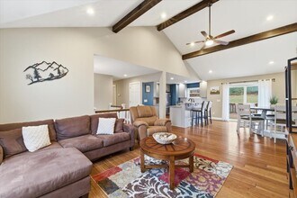 126 Snyder Ln in Scotrun, PA - Foto de edificio - Building Photo