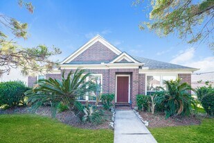 110 Smokey Lake Ln in Dickinson, TX - Building Photo