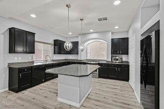 10031 Alden Creek St in Las Vegas, NV - Building Photo - Building Photo