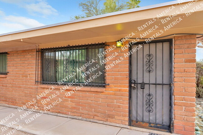 803 E Holaway Dr in Tucson, AZ - Building Photo - Building Photo