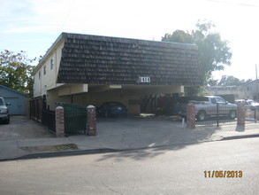 1414 E Oak St in Stockton, CA - Foto de edificio - Building Photo