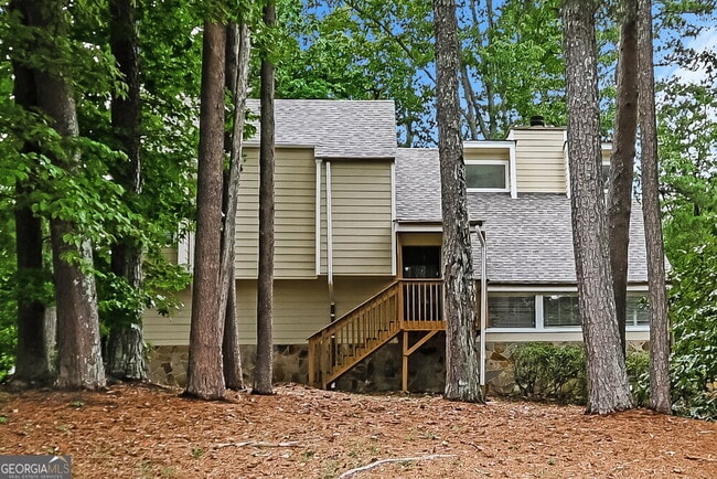 property at 961 Woodmont Dr