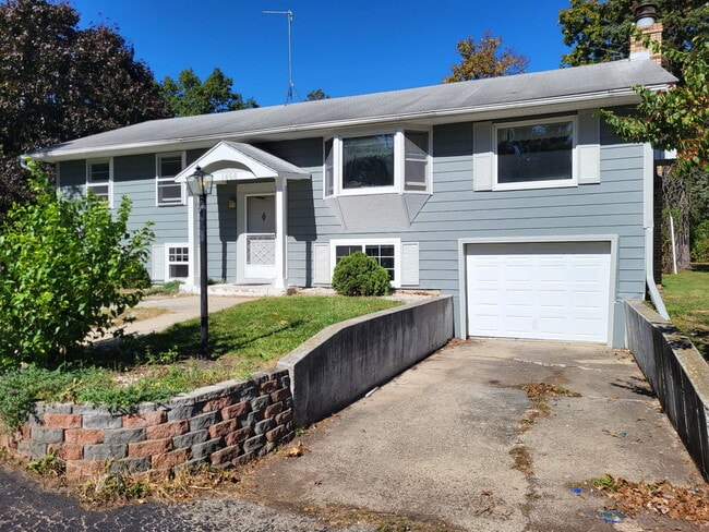 1468 N Alto Vista in Crystal Lake, IL - Building Photo - Building Photo