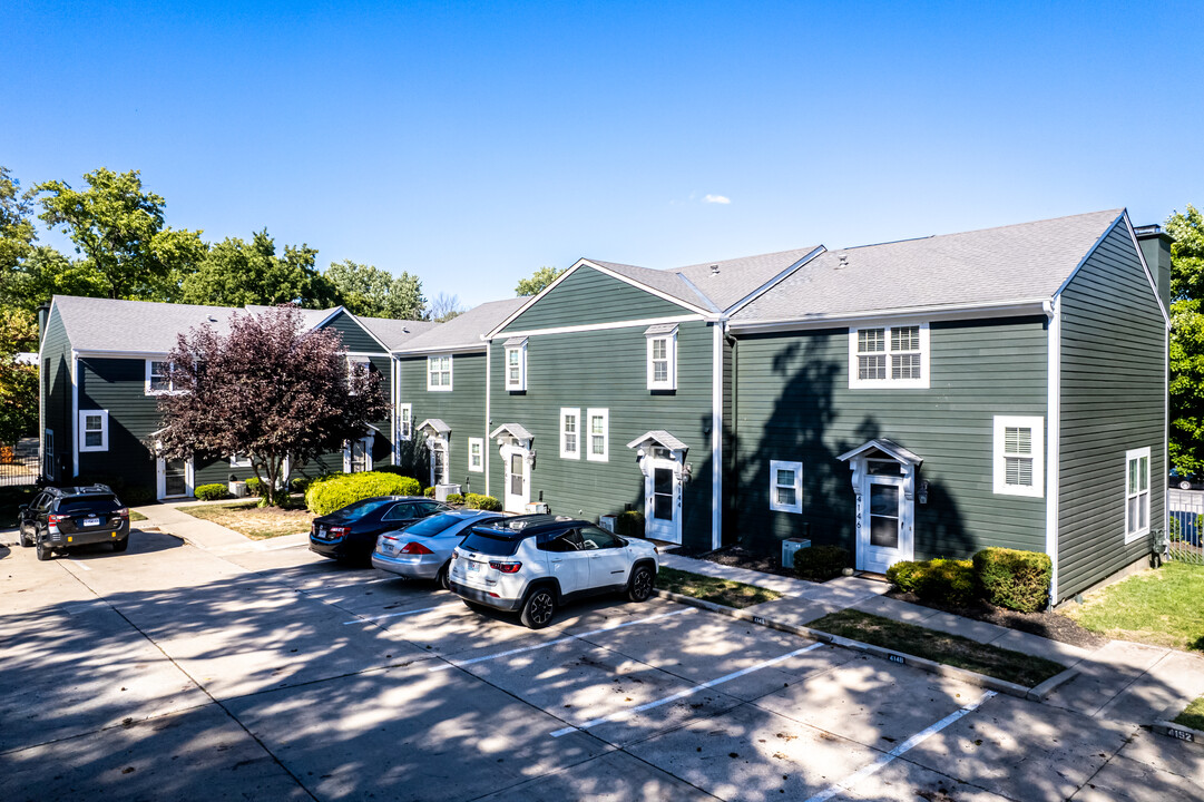 Roanoke Townhomes in Kansas City, MO - Building Photo