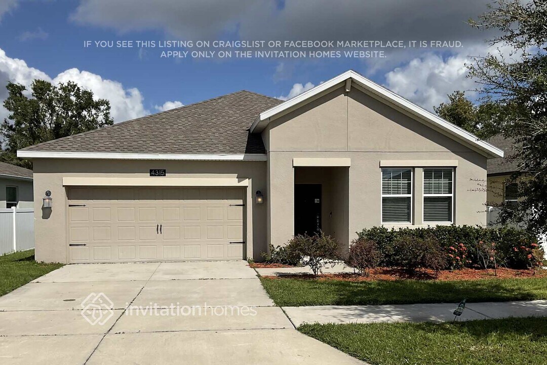 4315 Seven Canyons Dr in Kissimmee, FL - Building Photo