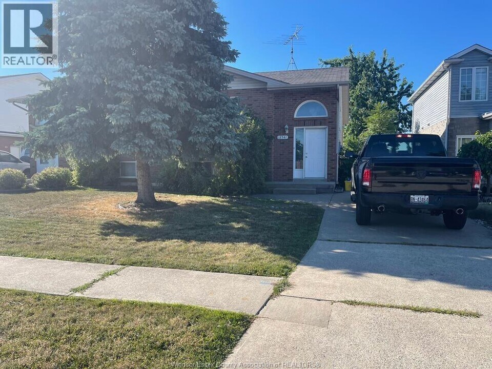 12541 Horwood Crescent in Windsor, ON - Building Photo